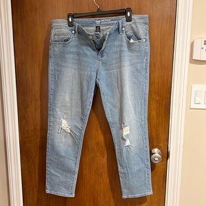 Gap girlfriend ripped ankle length jeans
